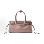 PRADA普拉达 Bonnie 涂珐琅三⻆形⾦属徽标 ⼿提包 迷你 ⼥款